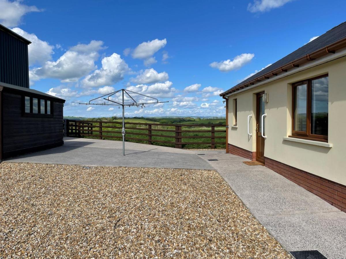 Sunny Bank- Countryside Escape With Private Hot Tub And Countryside Views Villa Carmarthen Luaran gambar