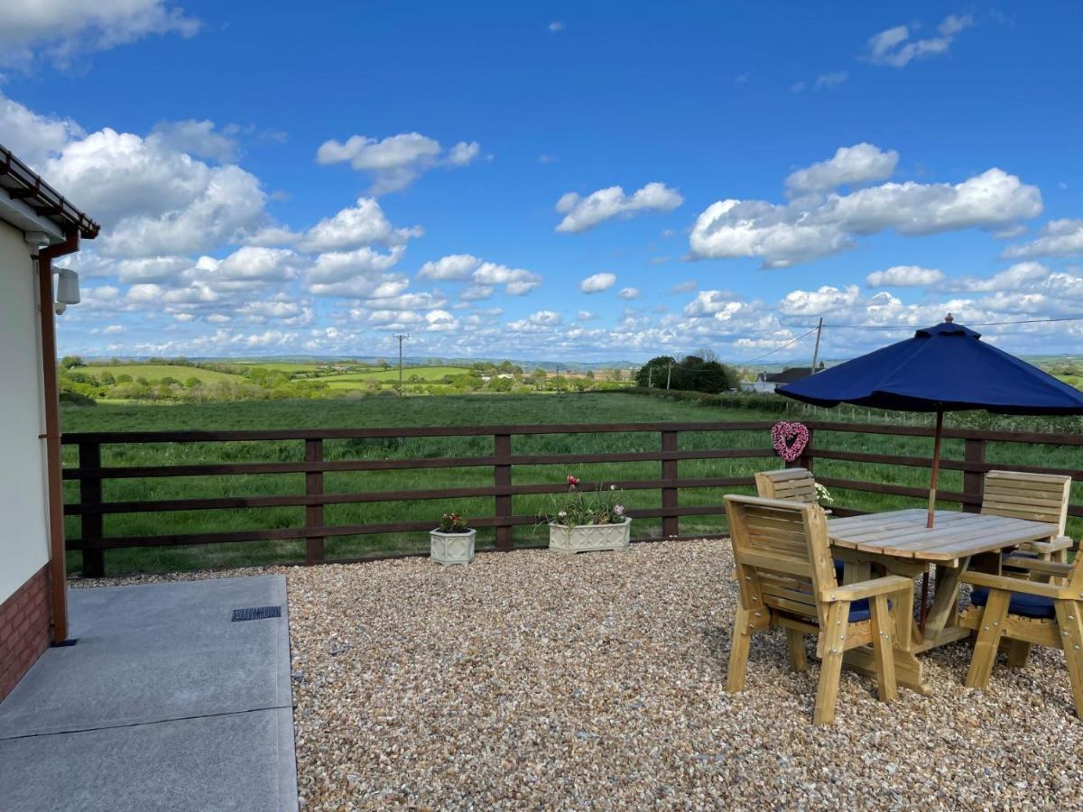 Sunny Bank- Countryside Escape With Private Hot Tub And Countryside Views Villa Carmarthen Luaran gambar