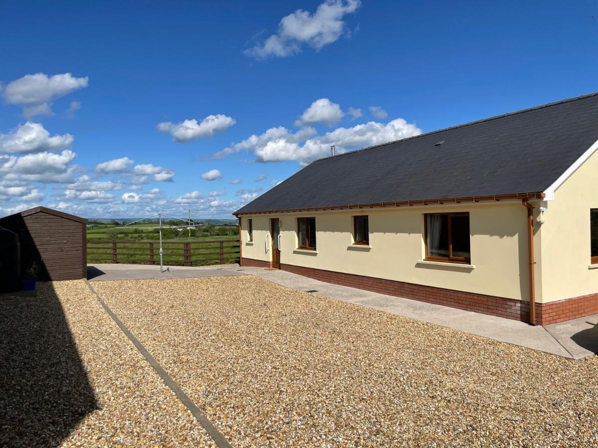 Sunny Bank- Countryside Escape With Private Hot Tub And Countryside Views Villa Carmarthen Luaran gambar